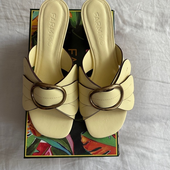 FARM Rio banana yellow daisy mules size 10 - Picture 2 of 3
